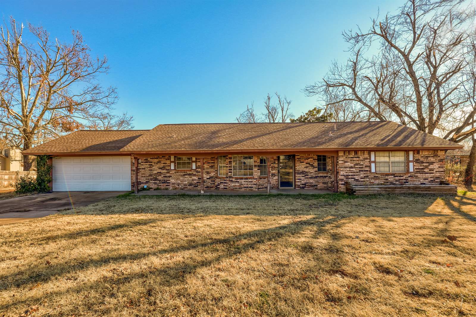 108 Pinewood Dr, Tuttle, OK 73089