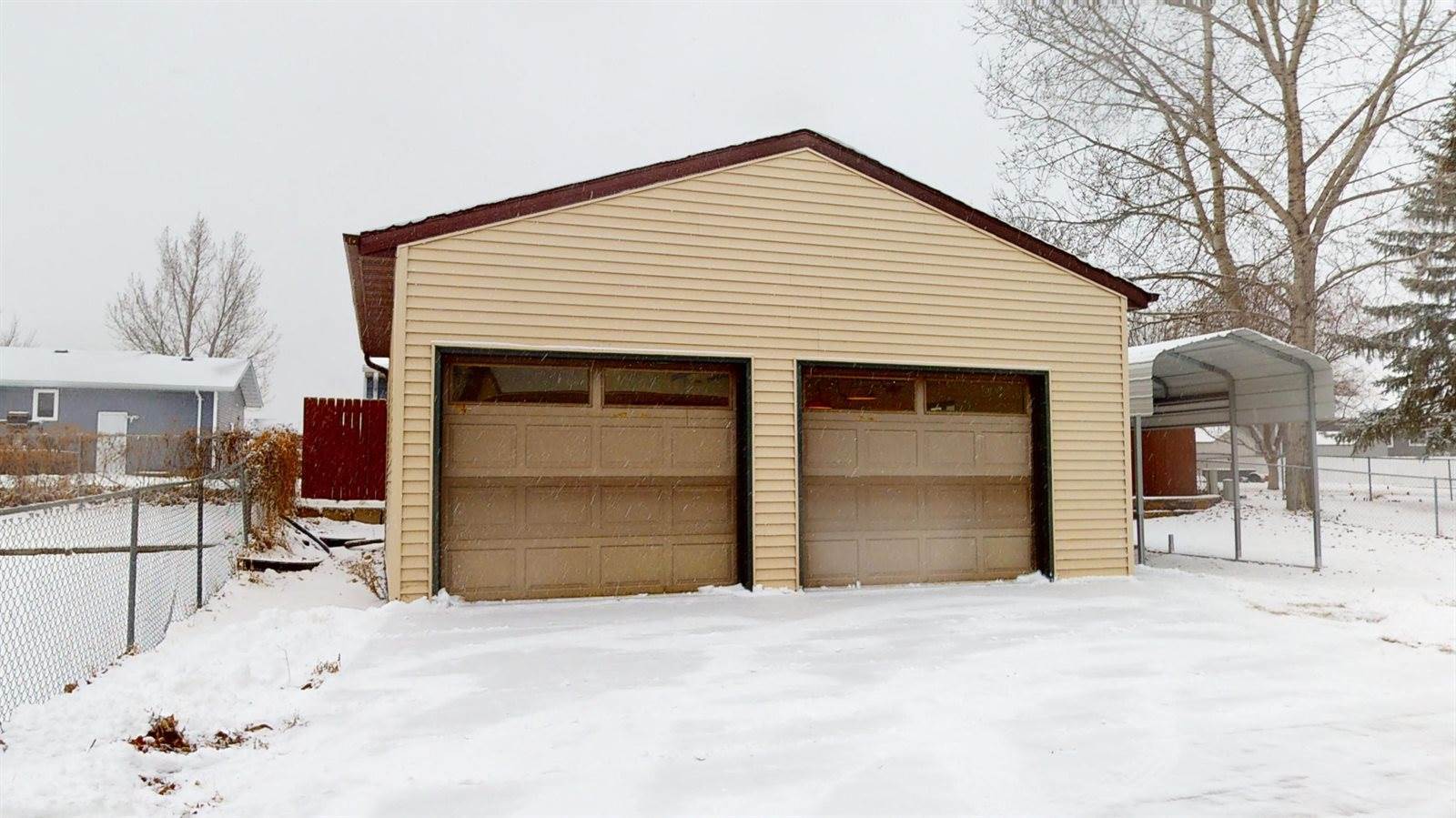 27 Mcdougall Drive, Lincoln, ND 58504