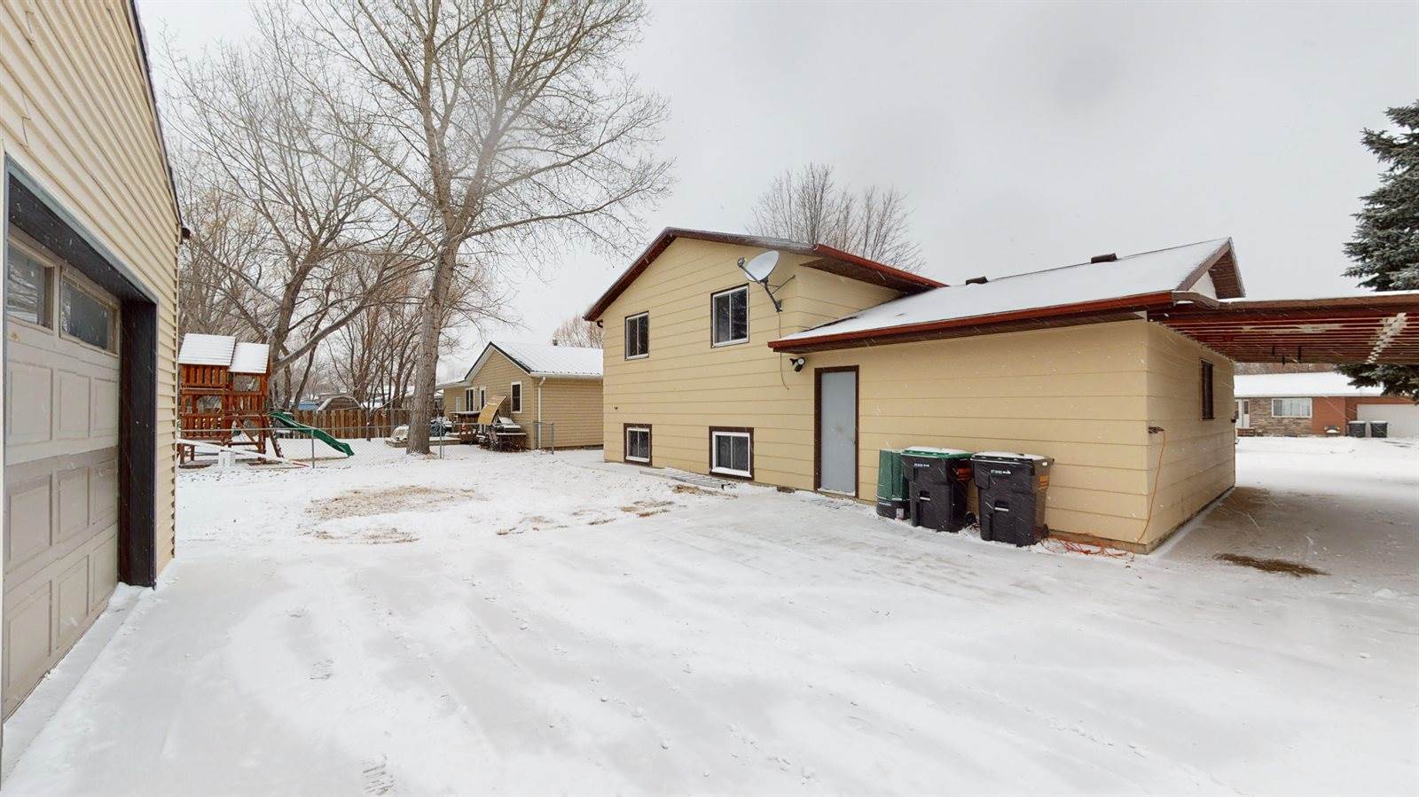 27 Mcdougall Drive, Lincoln, ND 58504