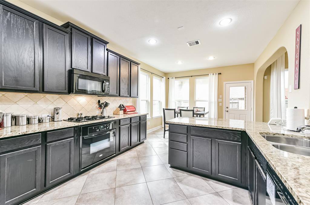 12603 Colonial Glen Court, Pearland, TX 77584