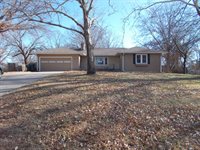 1030 SW Meadow LN, Topeka, KS 66604