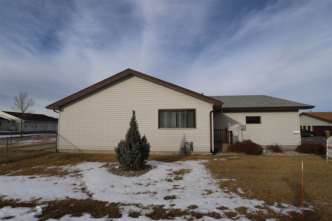 2037 12th ST NW, Minot, ND 58703
