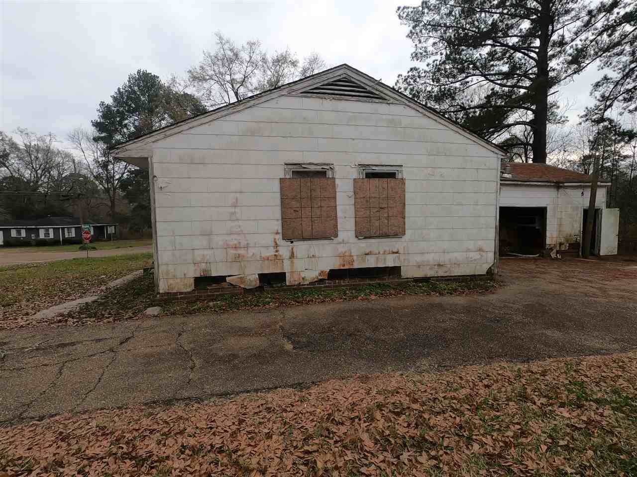 3039 Woodbine St, Jackson, MS 39212