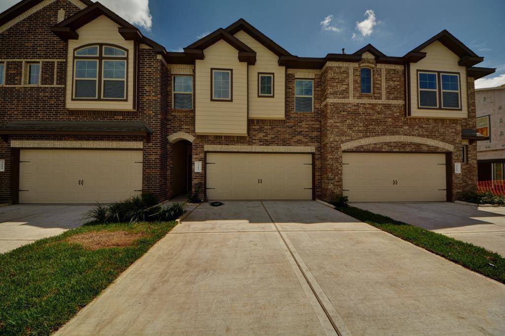 3313 Harvest Meadow Lane, Rosenberg, TX 77471