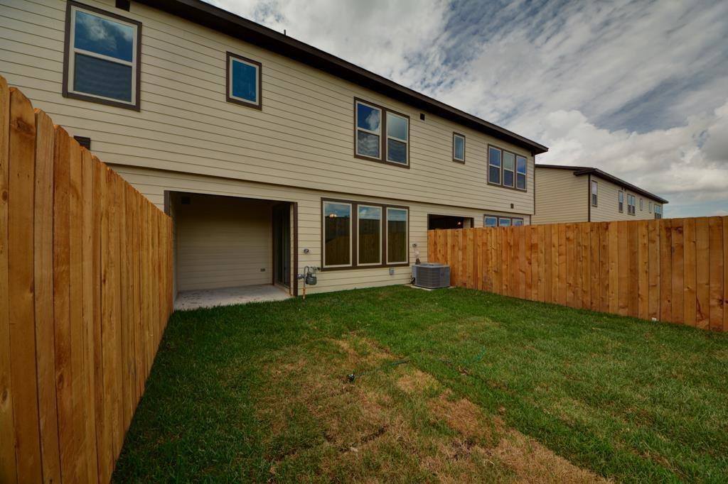 3313 Harvest Meadow Lane, Rosenberg, TX 77471