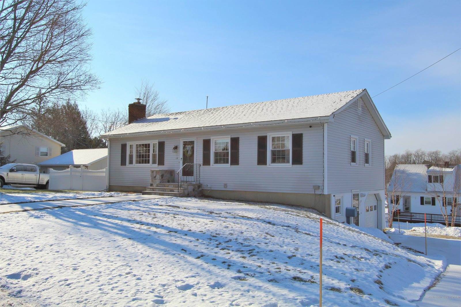 19 Hillcrest Drive, Brewer, ME 04412