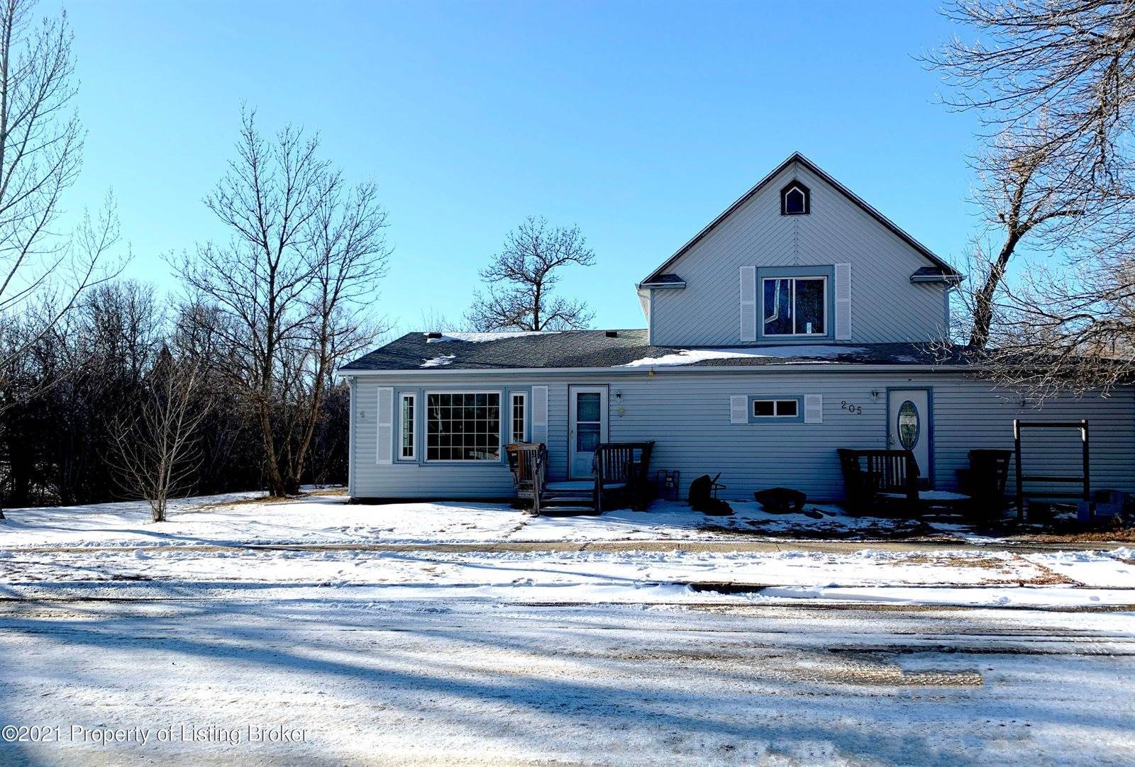 205 3rd Street NE, Belfield, ND 58622