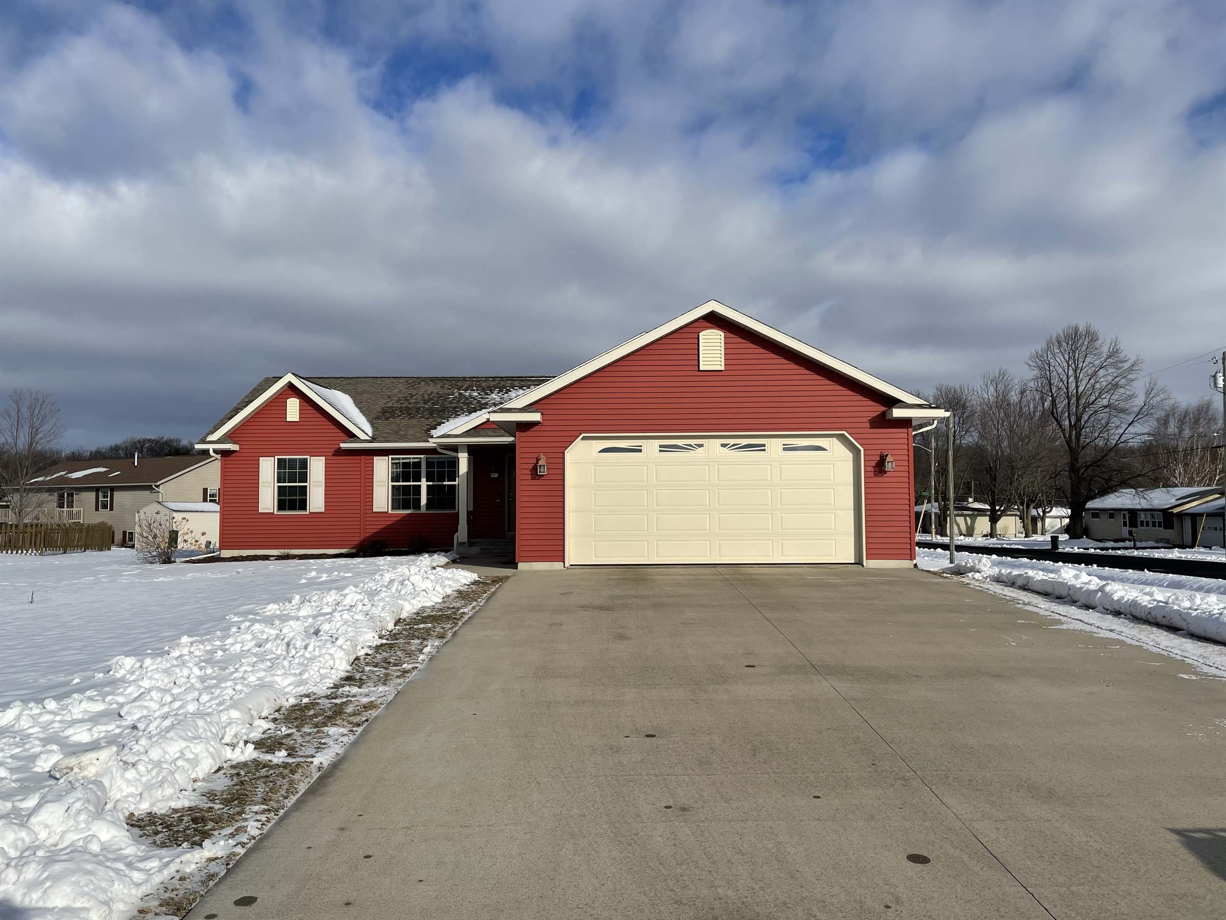 301 W 28th Circle, Marshfield, WI 54449