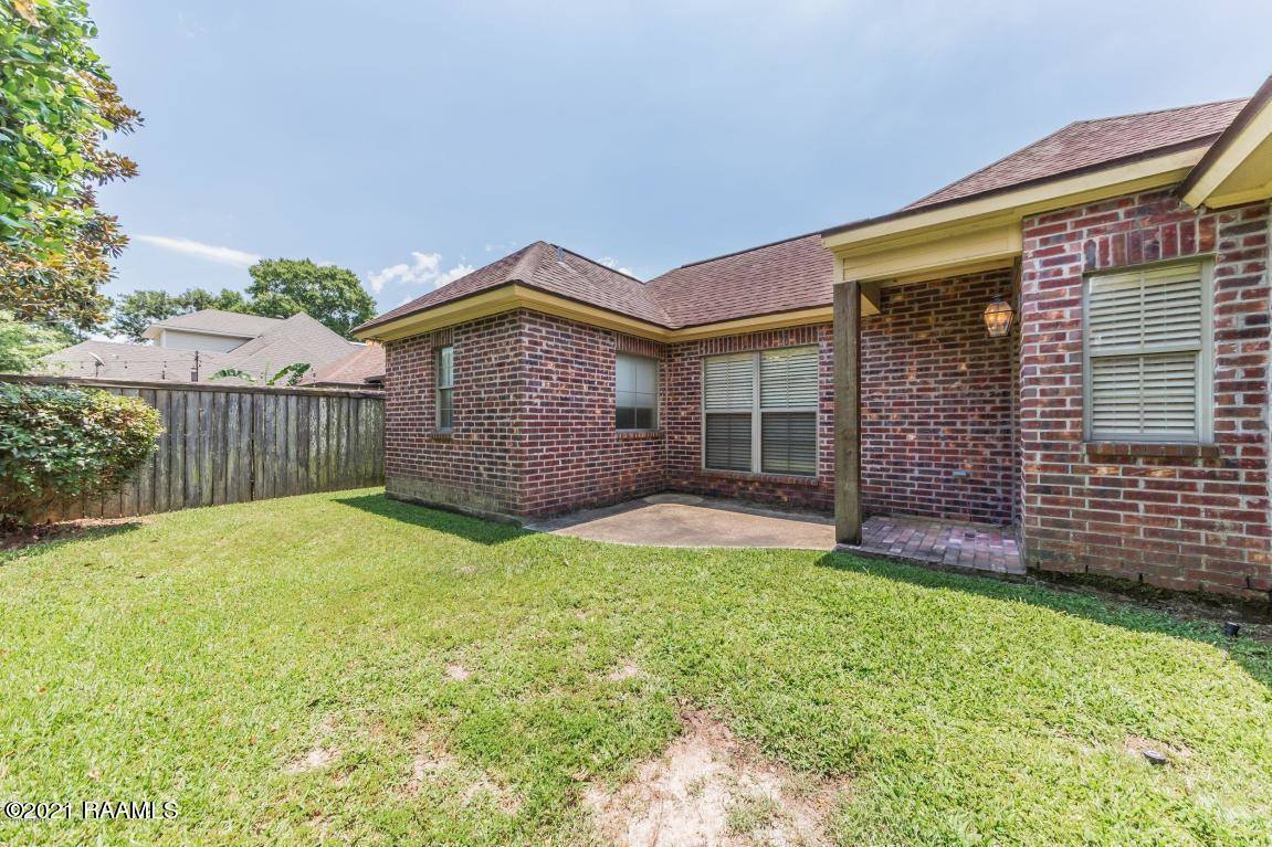 27 Oakthorn Court, Youngsville, LA 70592