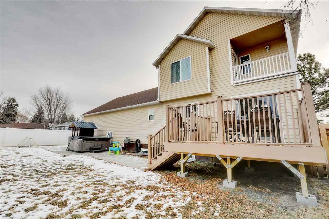 9 Greenway, Minot, ND 58701