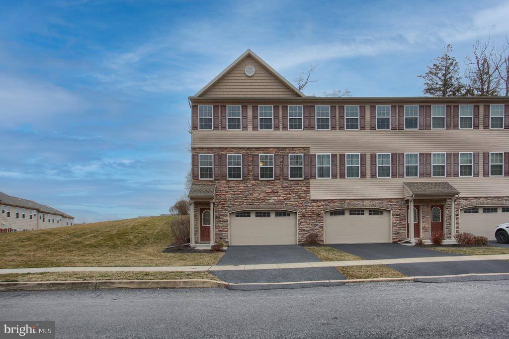 362 Weatherstone Drive, New Cumberland, PA 17070