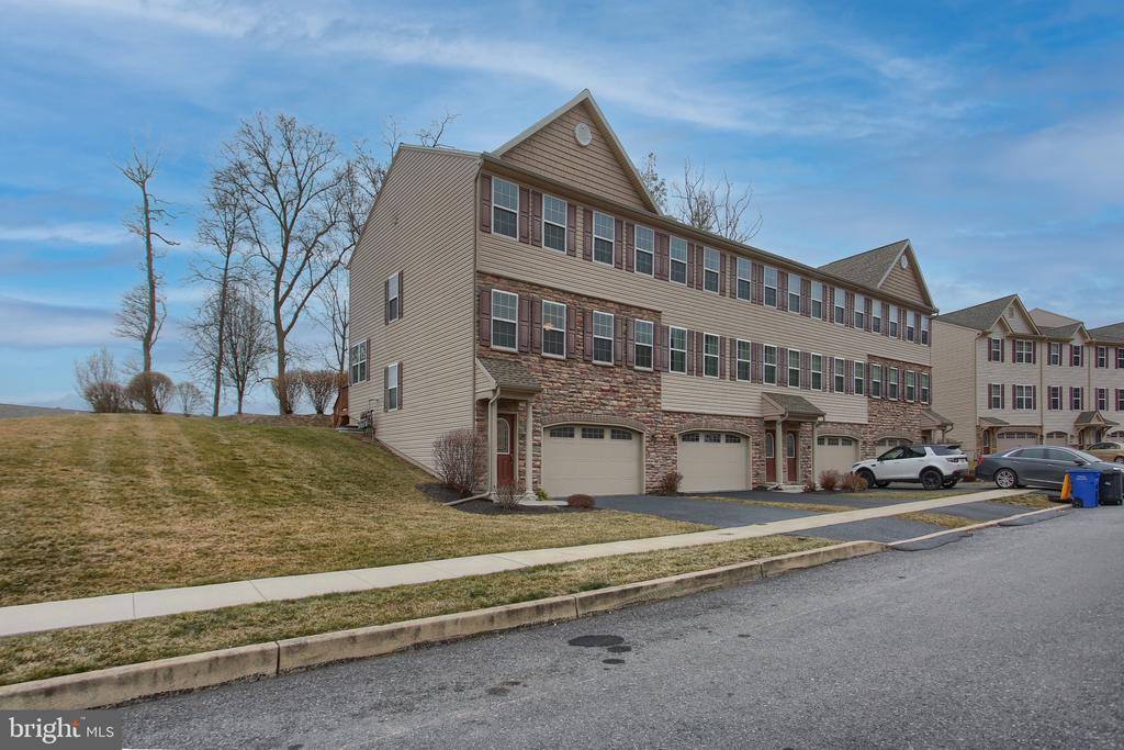 362 Weatherstone Drive, New Cumberland, PA 17070