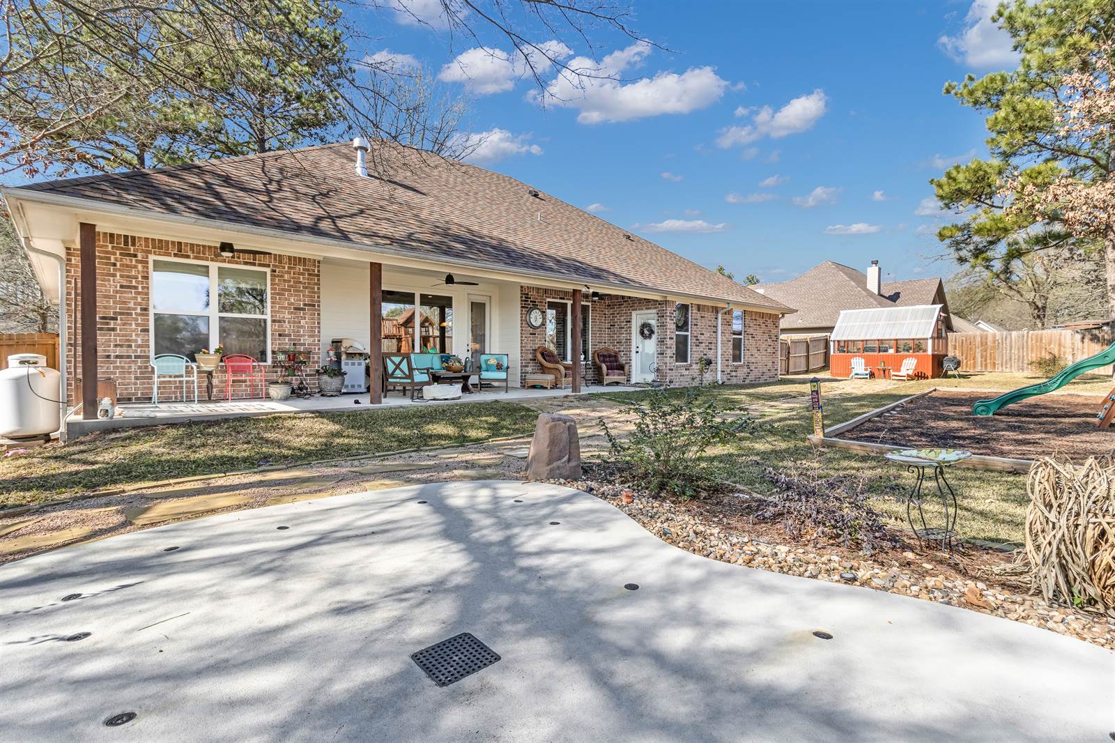 1006 Millstone Ln, Chandler, TX 75758