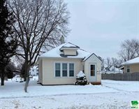 1418 Ross St, Sioux City, IA 51103