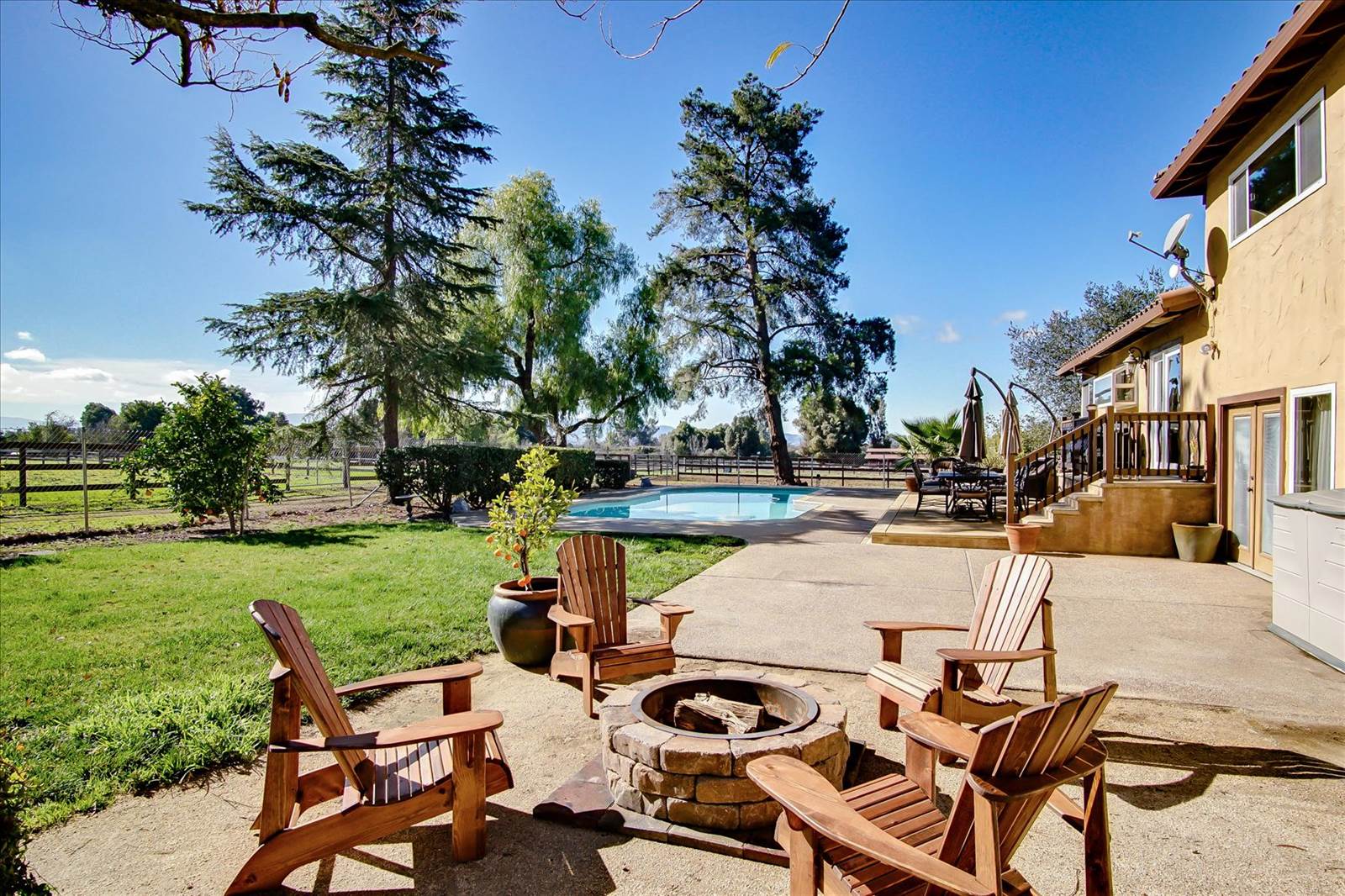 221 McMahon RD, Hollister, CA 95023