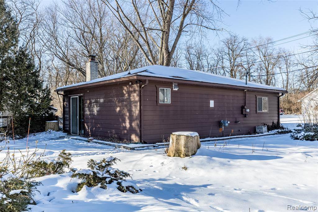 7612 Tharp Drive, Hamburg Township, MI 48189