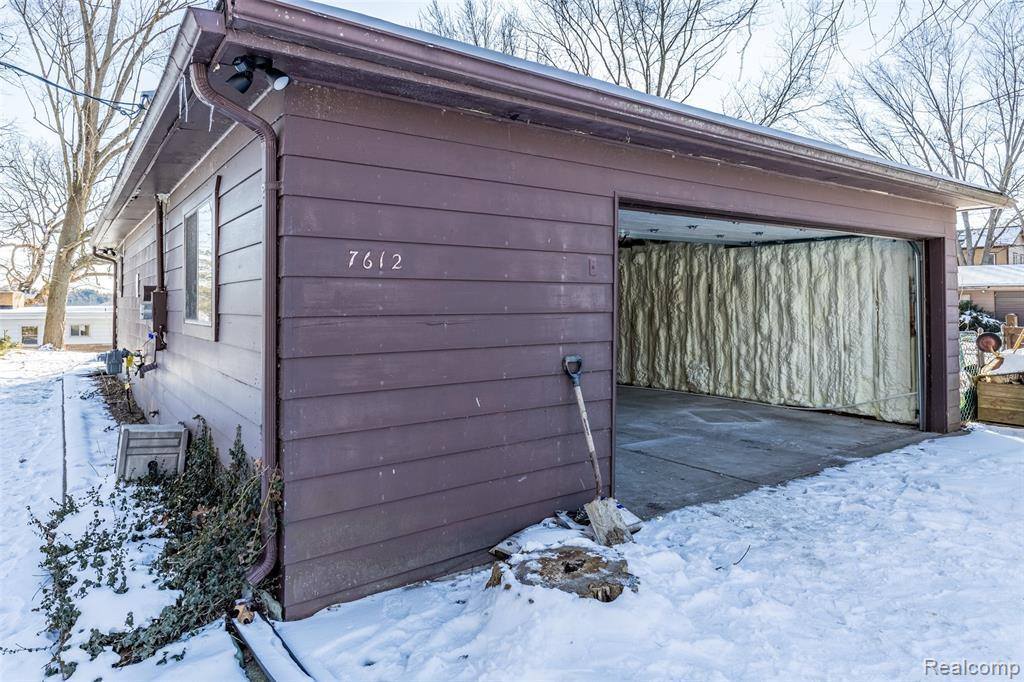 7612 Tharp Drive, Hamburg Township, MI 48189