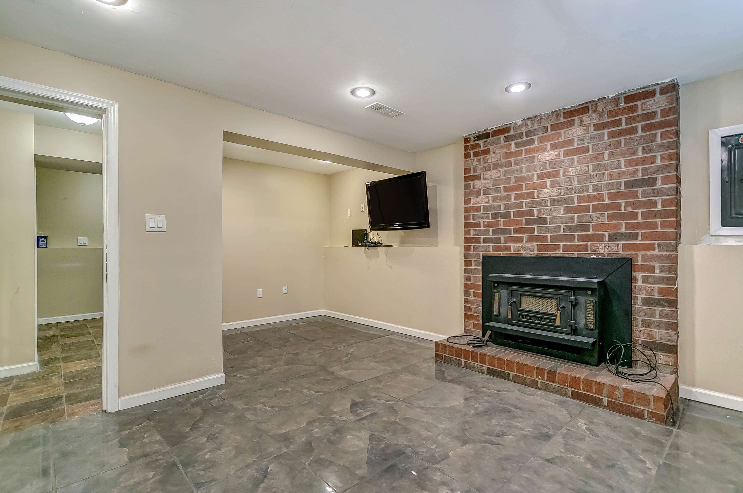 6112 Teaberry Way, Clinton, MD 20735
