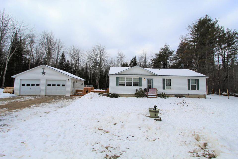 8 Martin Stream Rd, Plymouth, ME 04969