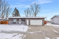 2215 5th Ave SW, Minot, ND 58701