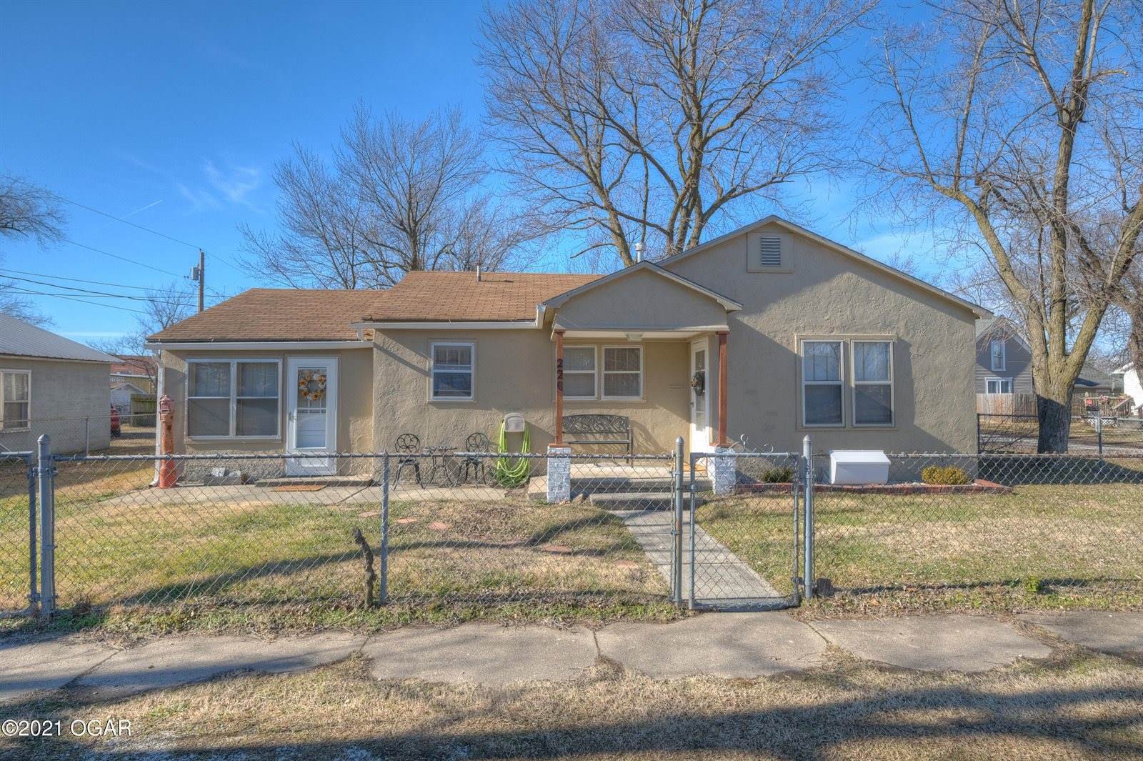 220 North Kentucky Street, Carterville, MO 64835