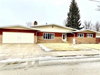 413 11th St East, Williston, ND 58801