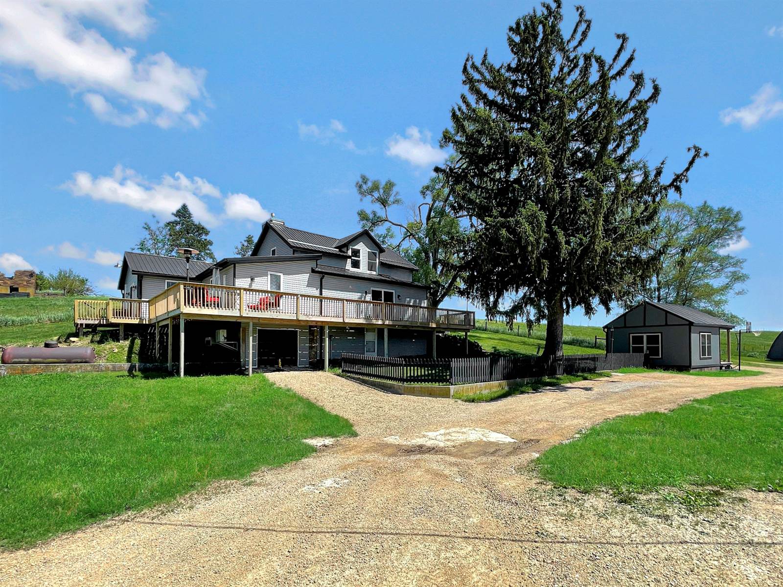 2209 South Elizabeth Scales Mound Road, Elizabeth, IL 61028 Listings