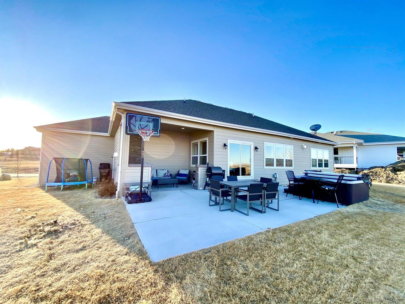 6806 Fairview Dr, Williston, ND 58801