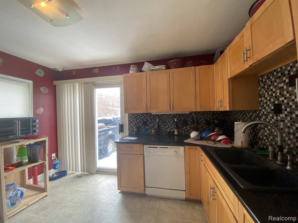 23345 Tawas Avenue, Hazel Park, MI 48030