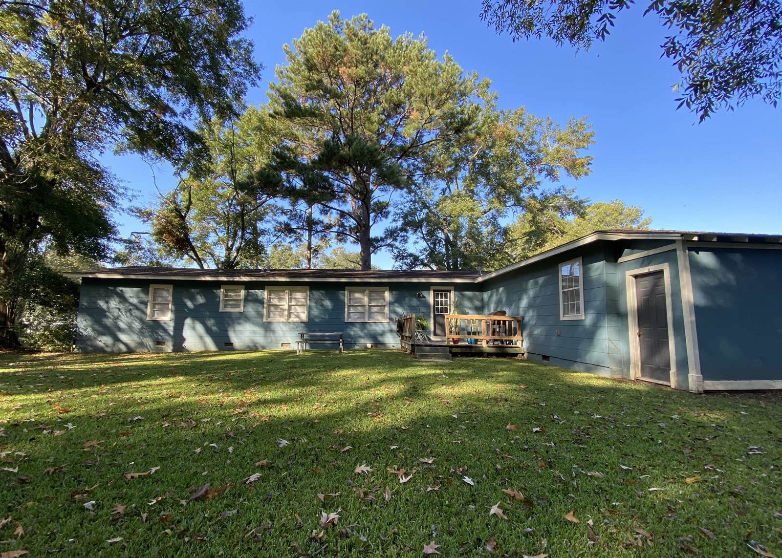 108 Lakeview Dr, Clinton, MS 39056