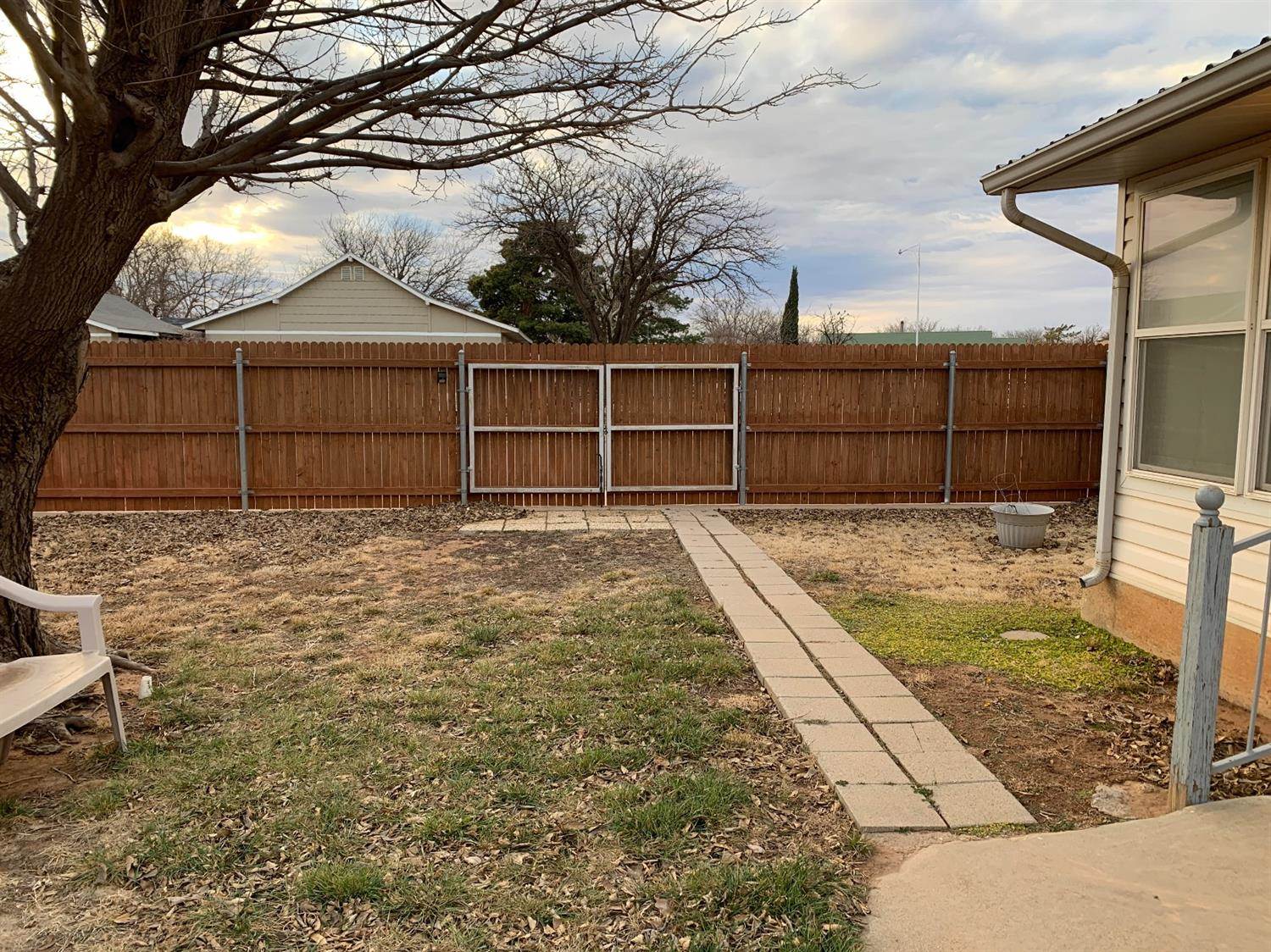 9125 Akron Avenue, Lubbock, TX 79423