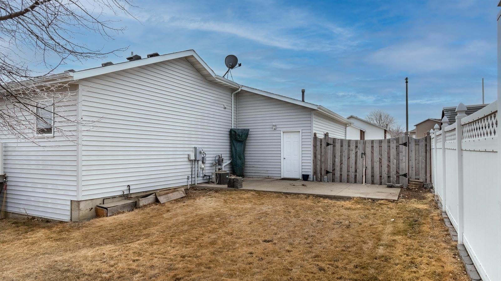 812 23rd Street SE, Mandan, ND 58554