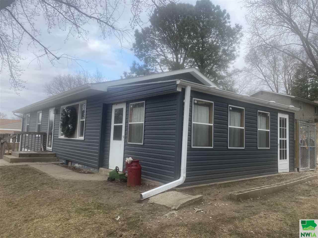 400 S 7th, Akron, IA 51001