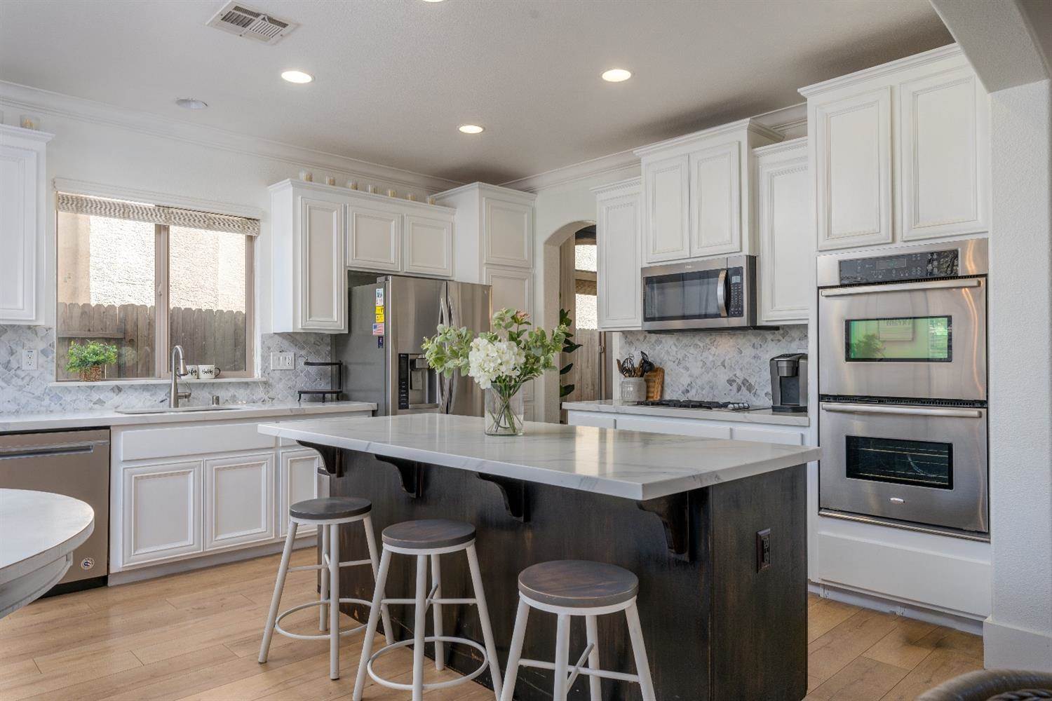 2856 Lincoln Airpark Drive, Lincoln, CA 95648