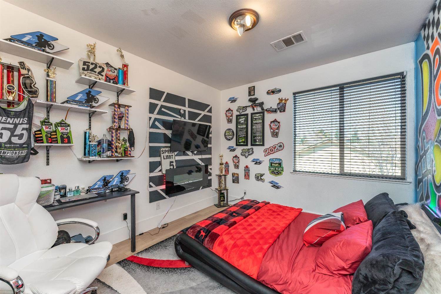 2856 Lincoln Airpark Drive, Lincoln, CA 95648