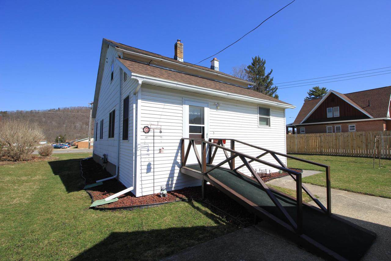 602 Central Ave, Coon Valley, WI 54623