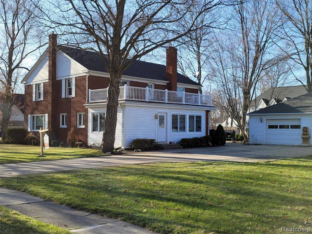 221 South Tompkins Street, Howell, MI 48843