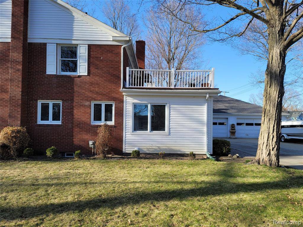 221 South Tompkins Street, Howell, MI 48843