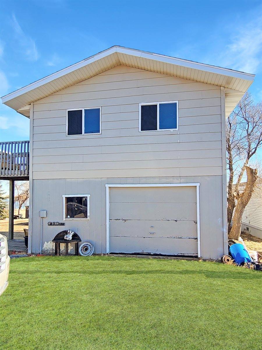 265 Blacktail Dr, Williston, ND 58801