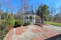 42 Kingsbury Road, Holden, ME 04429