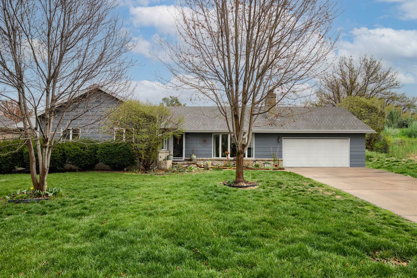 1605 N 214 Street, Elkhorn, NE 68022