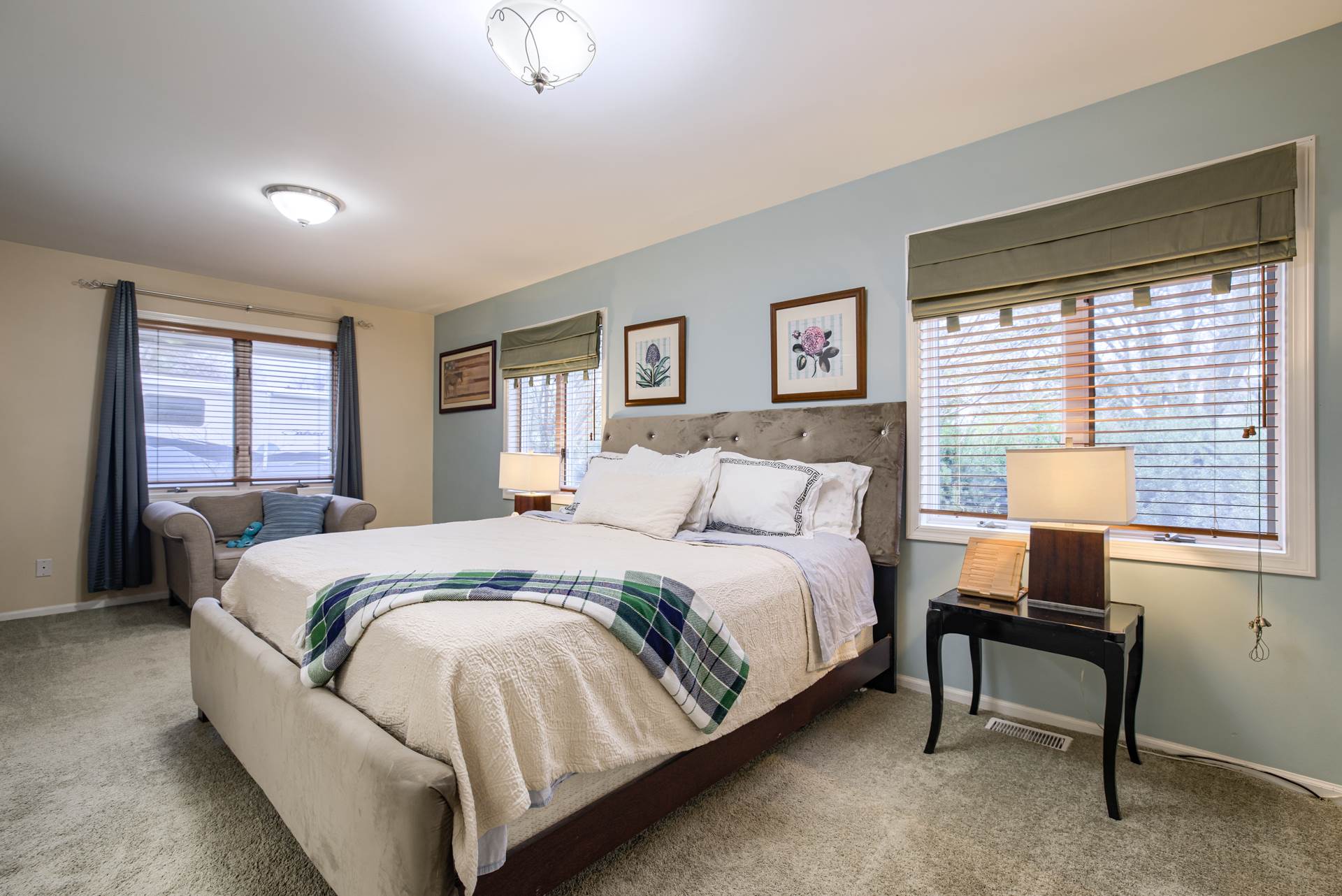 1605 N 214 Street, Elkhorn, NE 68022