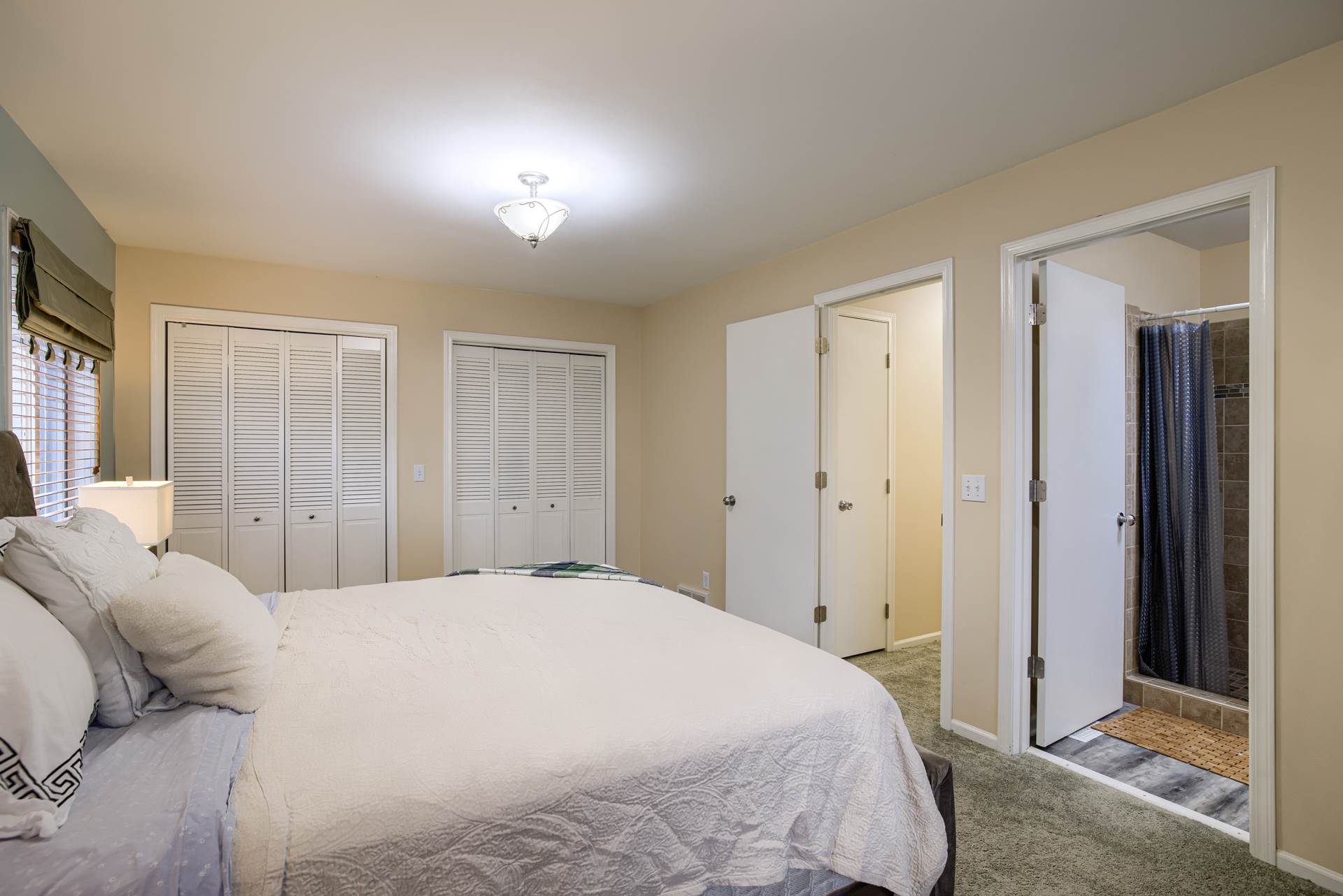 1605 N 214 Street, Elkhorn, NE 68022