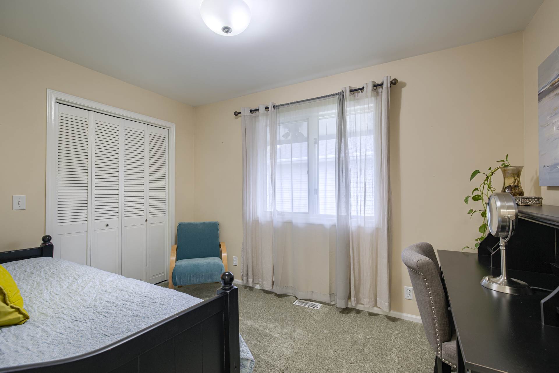 1605 N 214 Street, Elkhorn, NE 68022