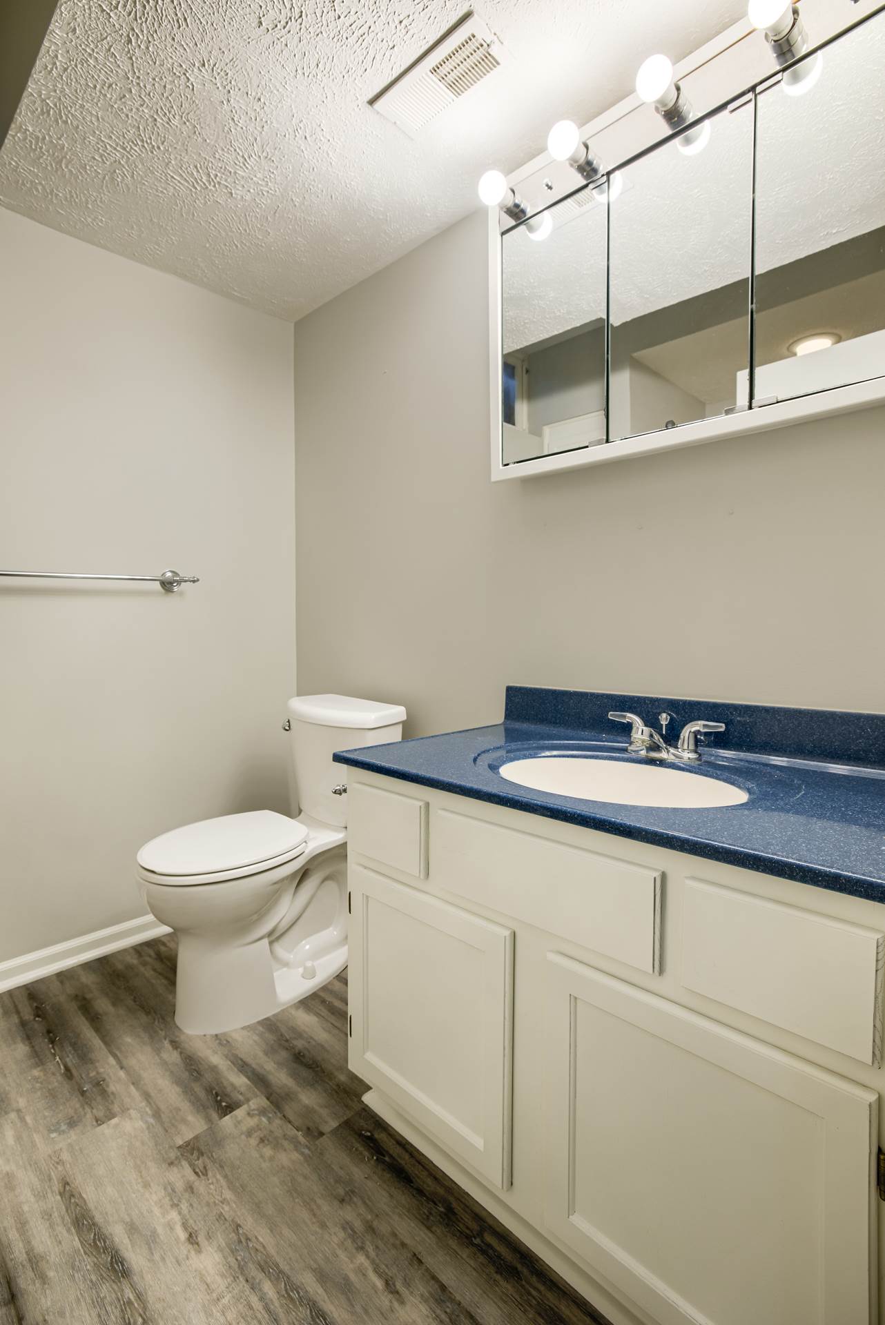 1605 N 214 Street, Elkhorn, NE 68022