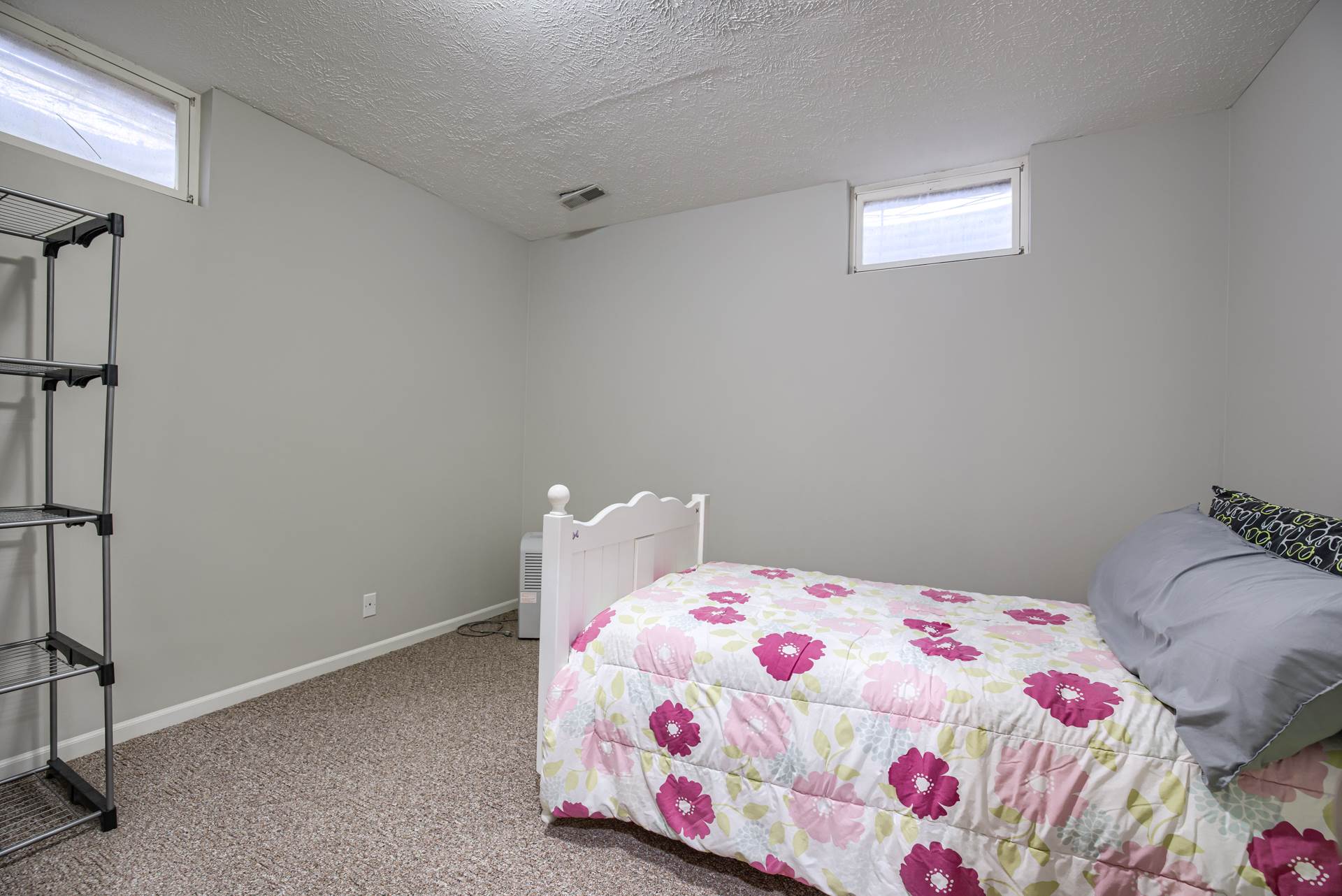 1605 N 214 Street, Elkhorn, NE 68022