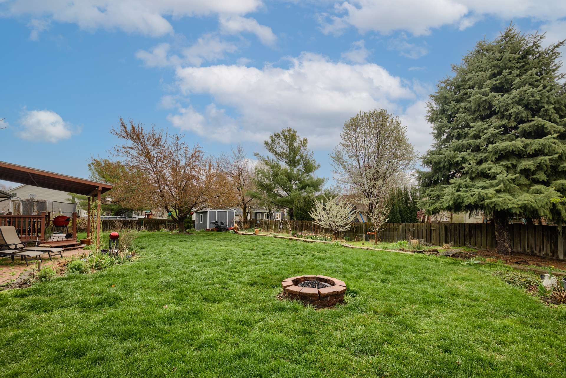 1605 N 214 Street, Elkhorn, NE 68022