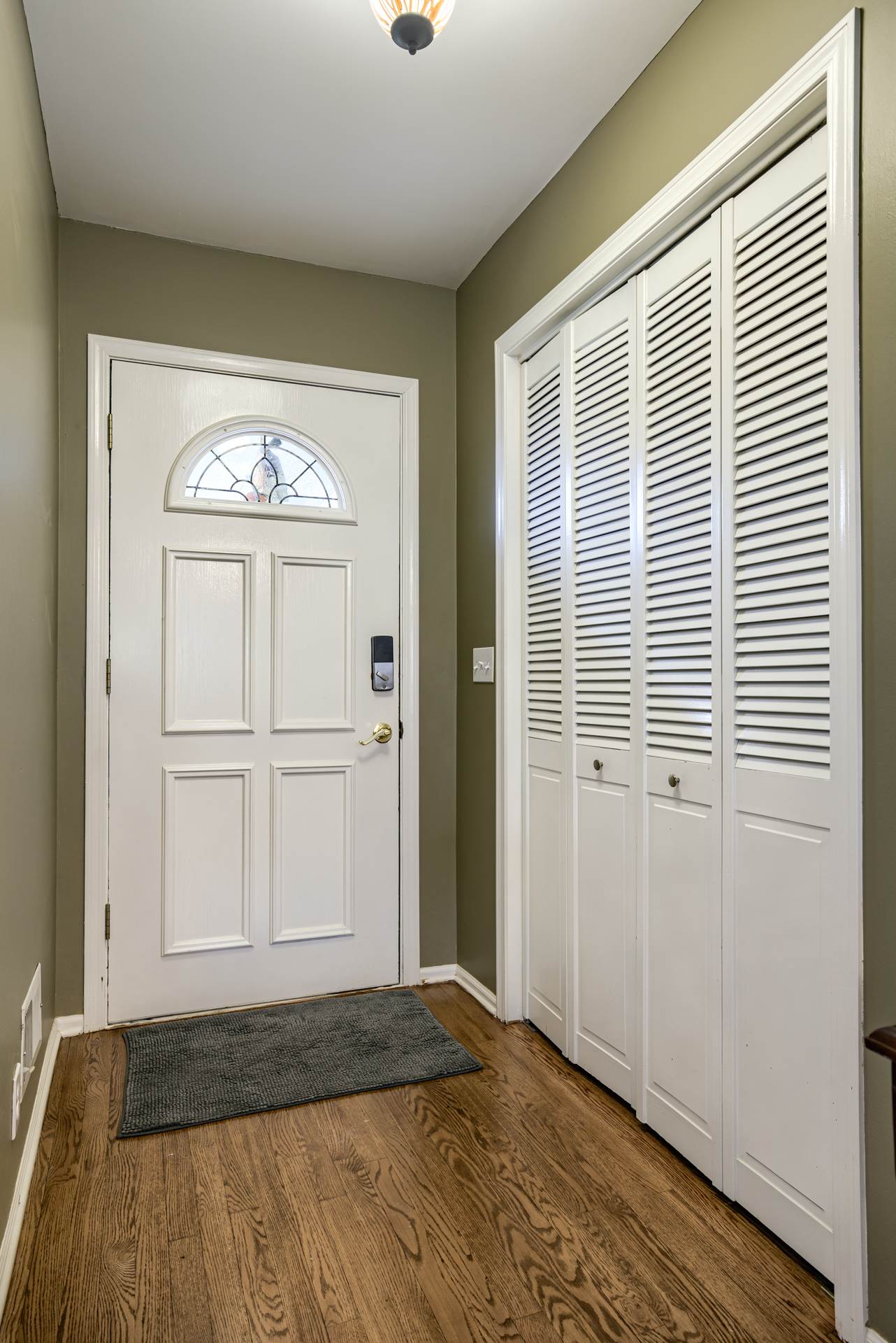 1605 N 214 Street, Elkhorn, NE 68022