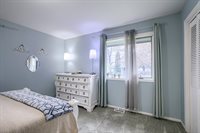 1605 N 214 Street, Elkhorn, NE 68022