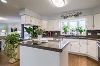 1605 N 214 Street, Elkhorn, NE 68022